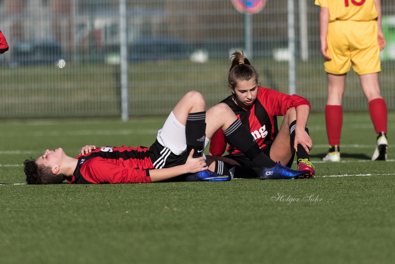 Bild 363 - B-Juniorinnen SG Weststeinburg/Bei - SV Fisia 03 : Ergebnis: 1:2